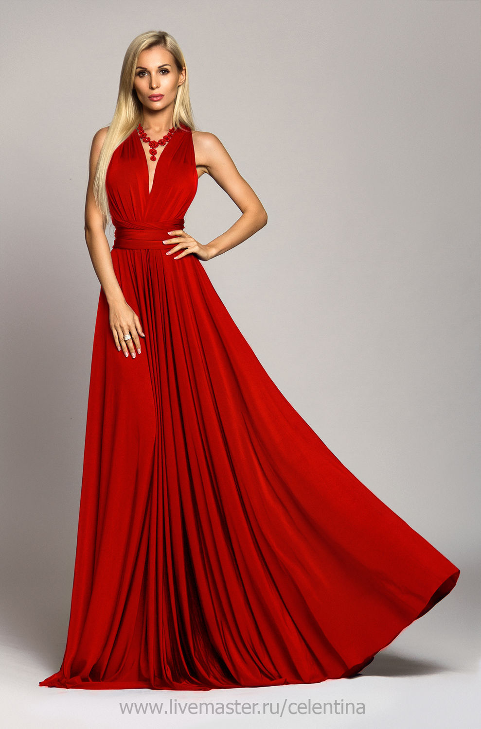 красное платье в пол 
