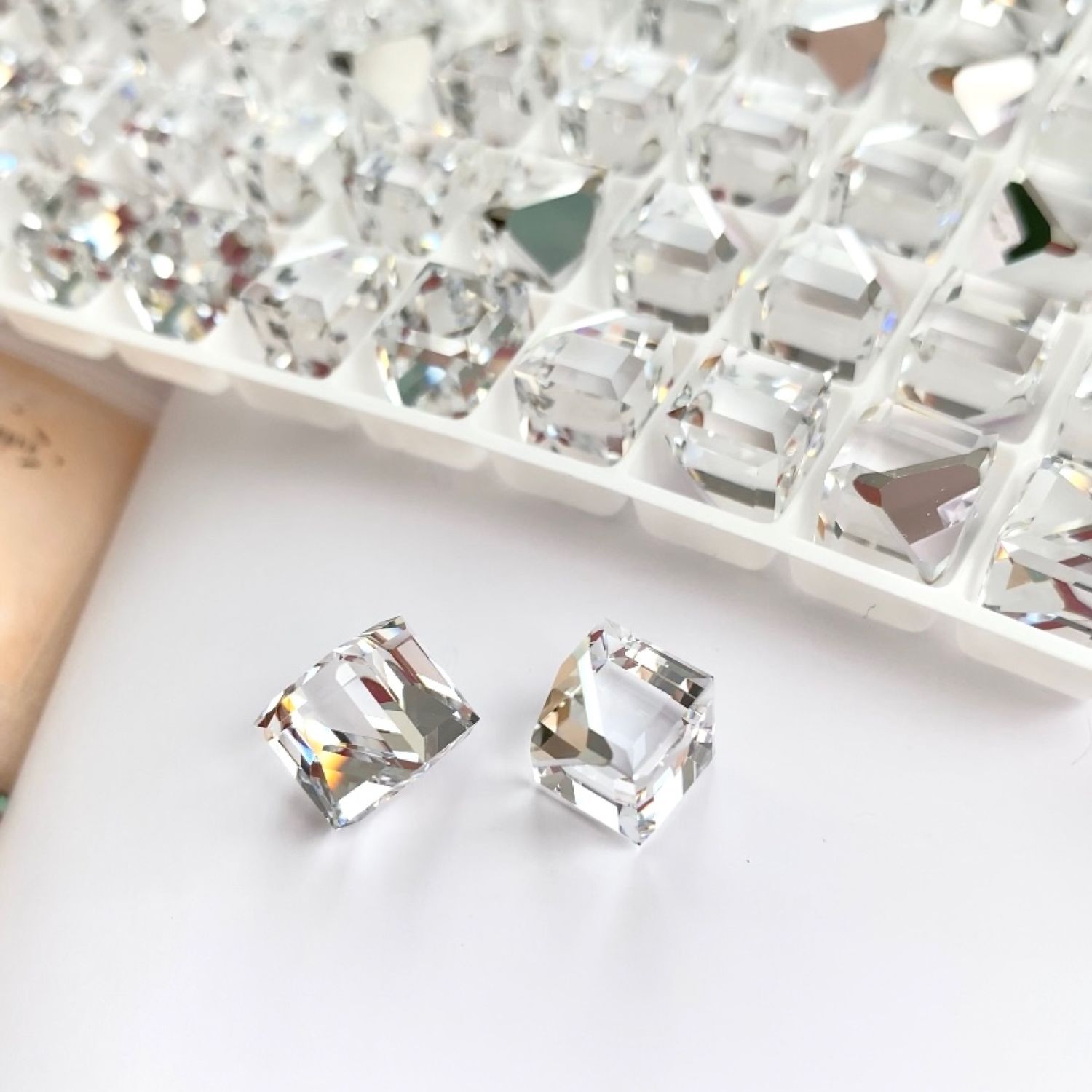 Swarovski Angled Cube Crystal Cal Vz Cavz