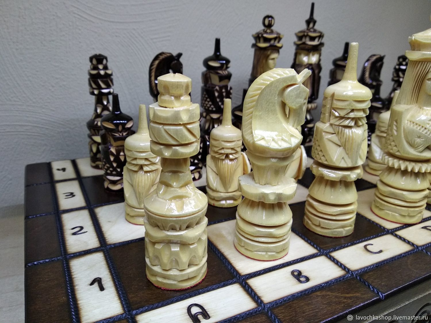 шахматы резные ручной работы фото