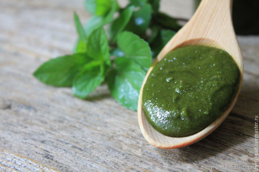 скраб для тела в баночке. скраб соляной с зелёной крышкой. солевой скраб. зеленый скраб. зеленый сахарный скраб.