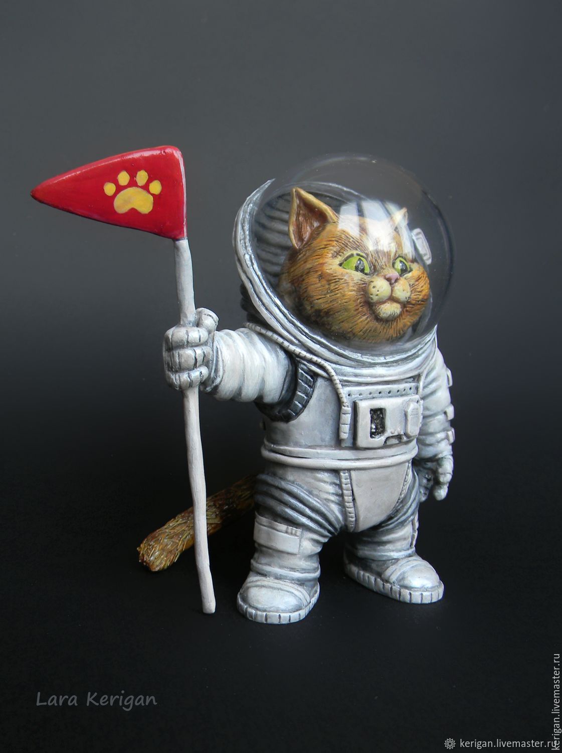 Кот в костюме космонавта