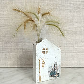 Для дома и интерьера handmade. Livemaster - original item Vase house for dried flowers with a test tube.A vase made of solid pine.. Handmade.