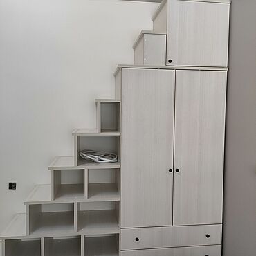 Встроенный шкаф под лестницей (65 фото)