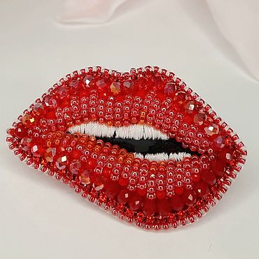 🔴КАК СДЕЛАТЬ ОБЪЕМНУЮ БРОШЬ ГУБЫ ИЗ БИСЕРА ФЕТРА LIPS BROOCH