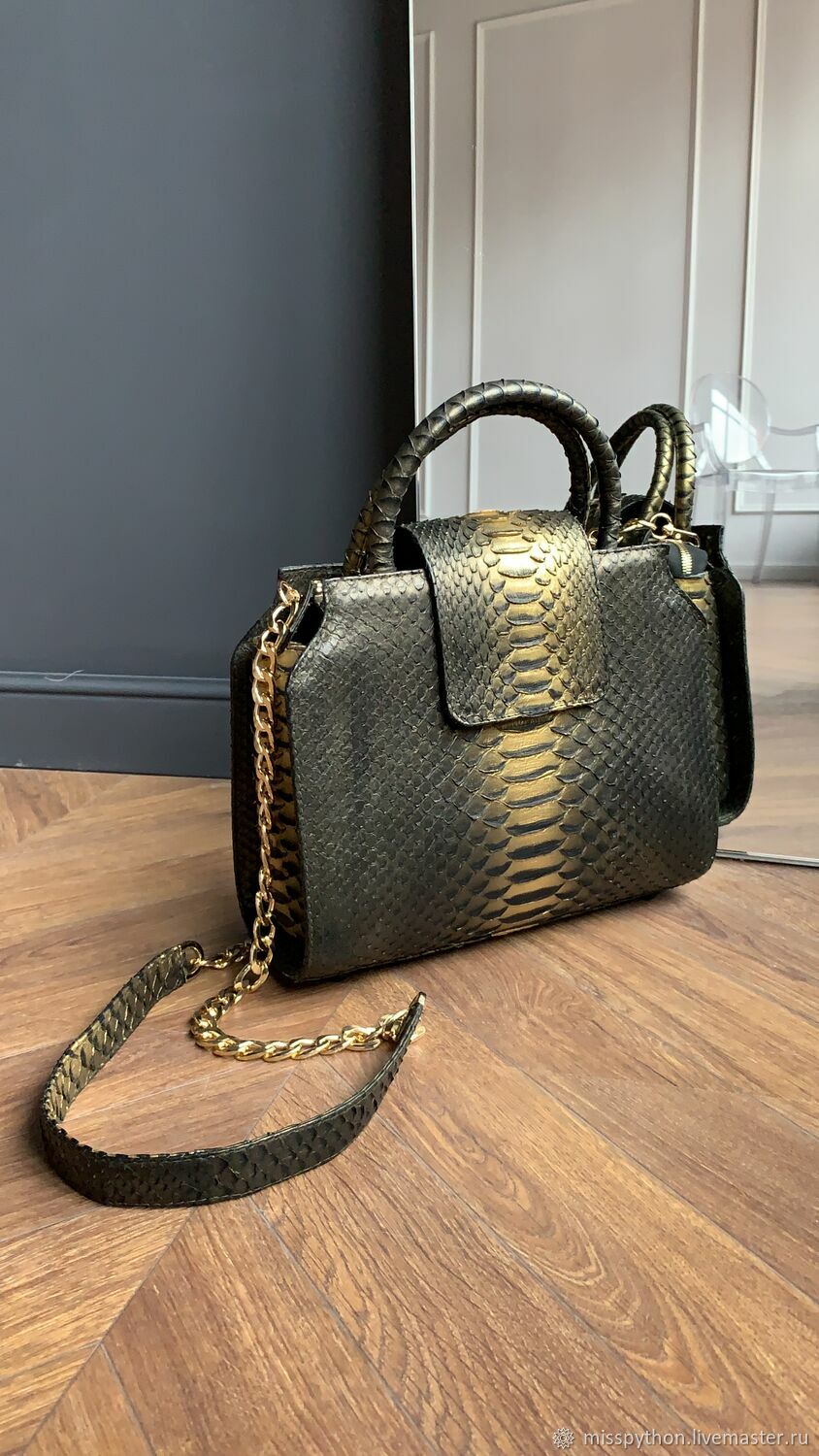 The bag is a leather bag made of python skin from a snake, Classic Bag, Izhevsk,  Фото №1