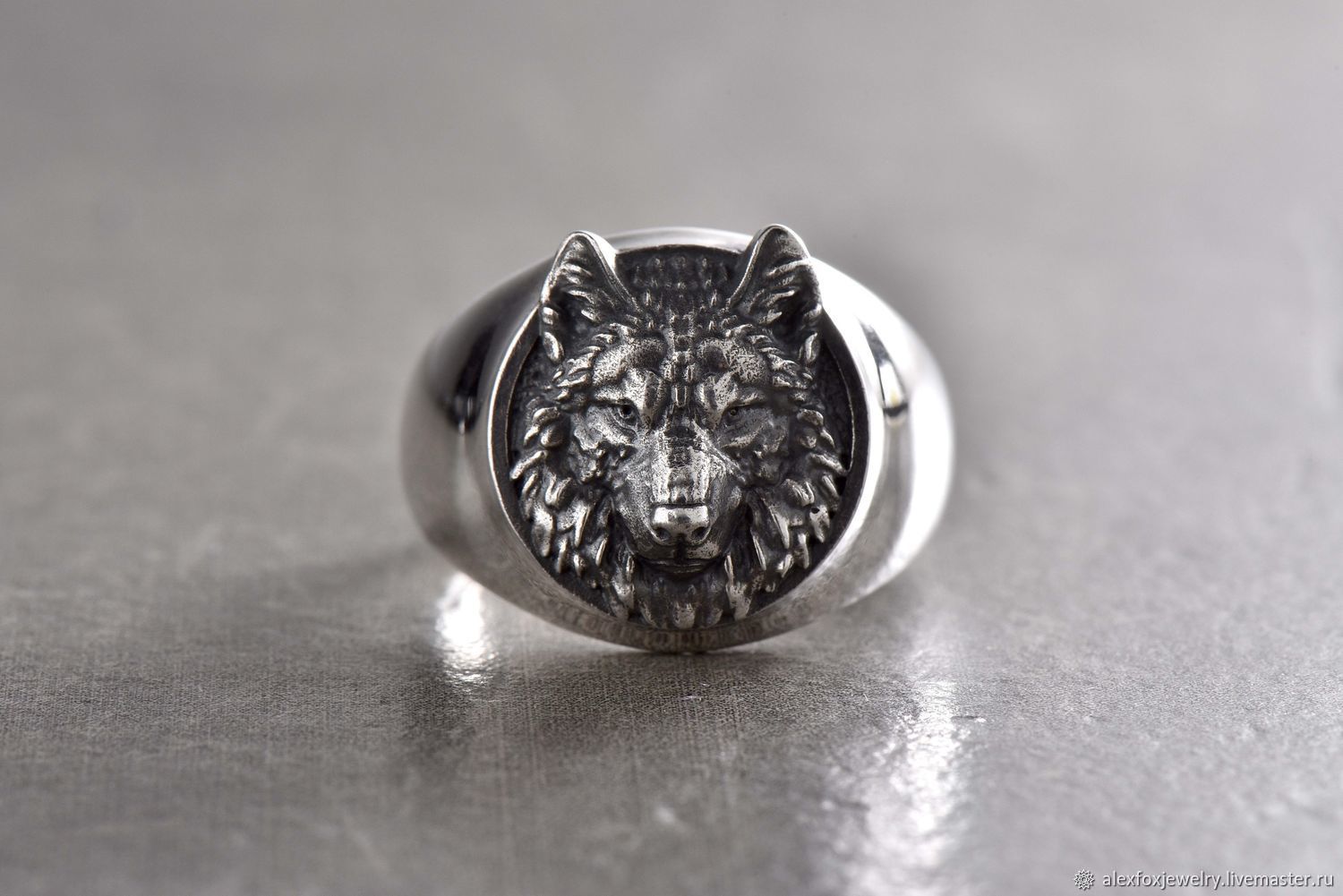 Кольцо с волком