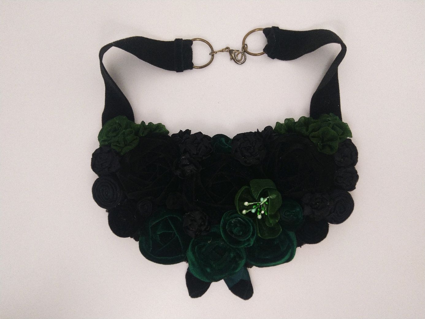 Колье из ткани, черные и зелёные розы – купить онлайн на Ярмарке ...