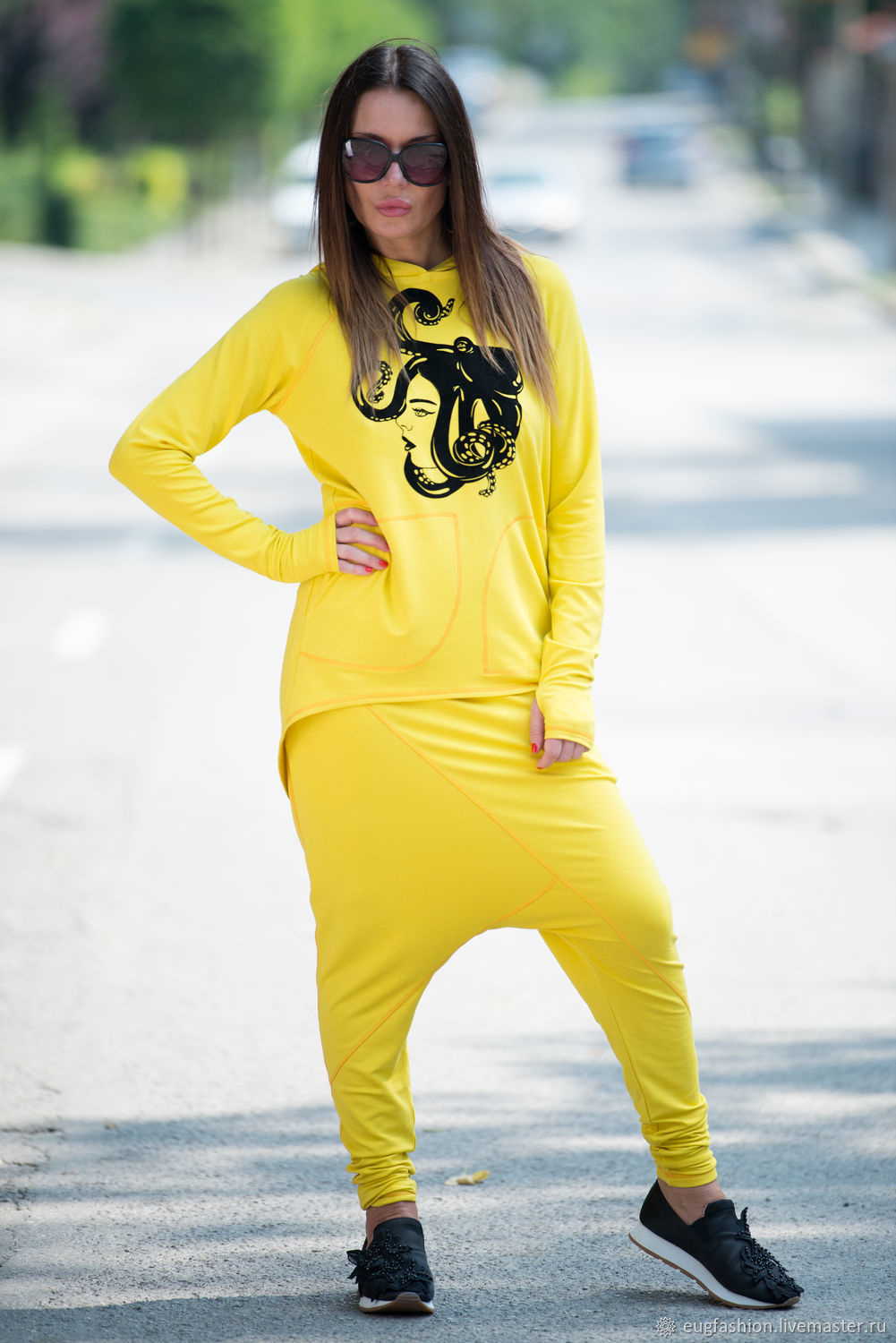Желтый спортивный костюм женский с чем носить