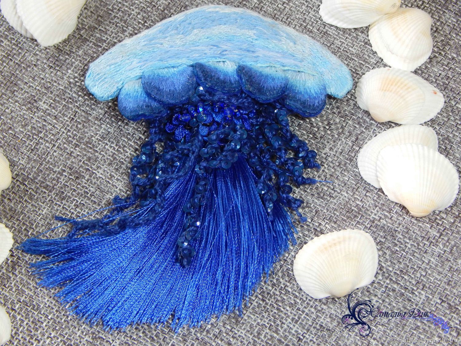 Медуза из природных материалов