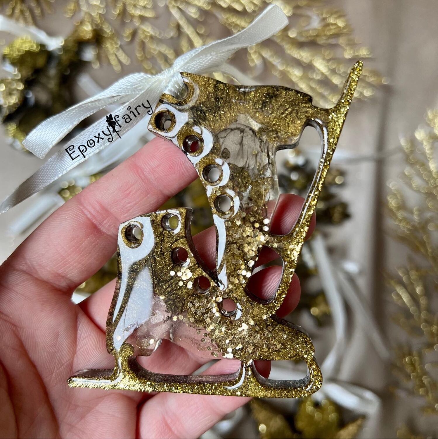 Ёлочные игрушки из эпоксидной смолы купить в интернет-магазине Ярмарка ...