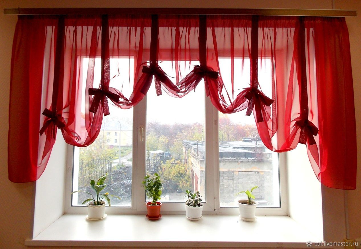 короткие шторы в гостиную фото