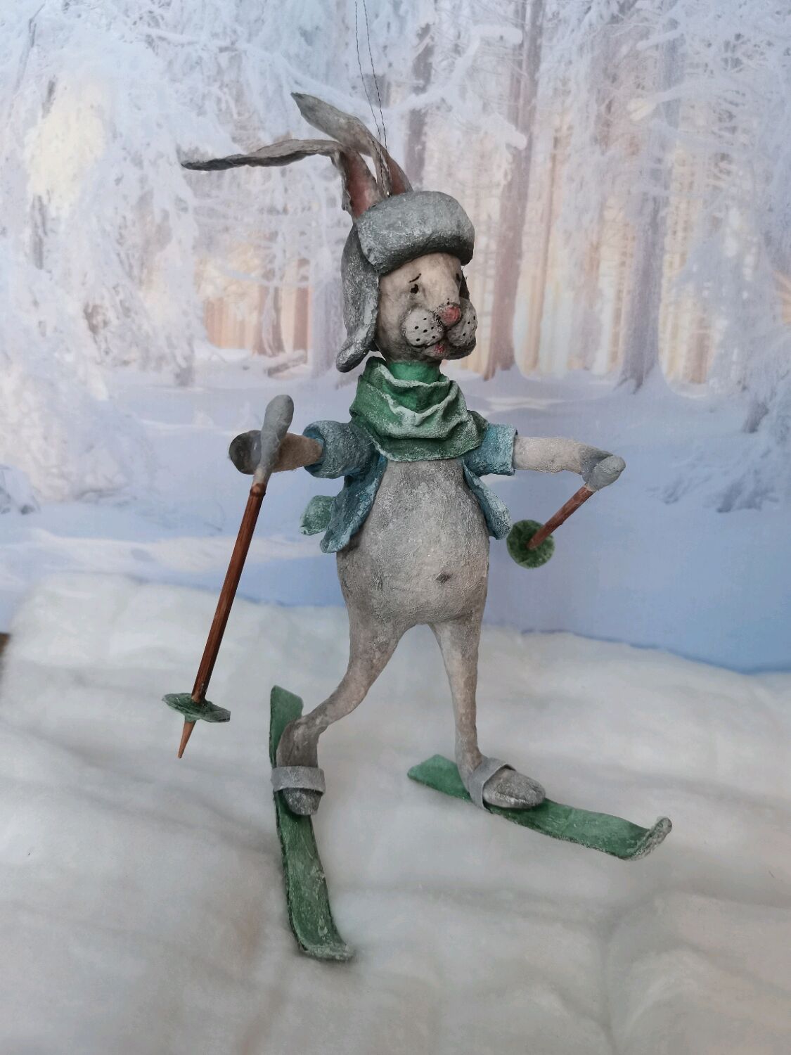 игрушка заяц на лыжах