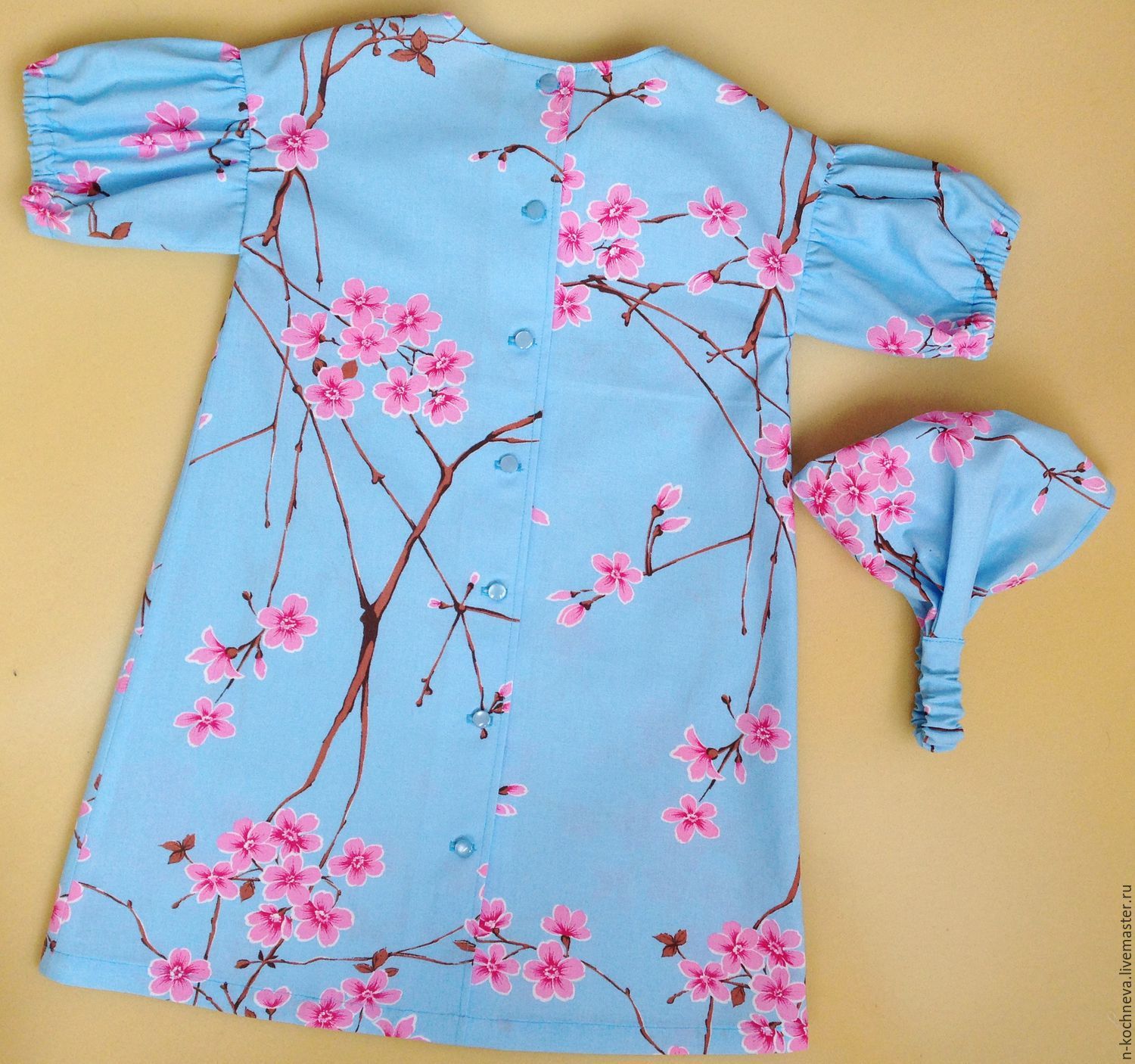 Ткань сакура. Платье с цветами Сакуры. Платье Цветущая Сакура. Сакура в платье. Платье из ткани Сакура.