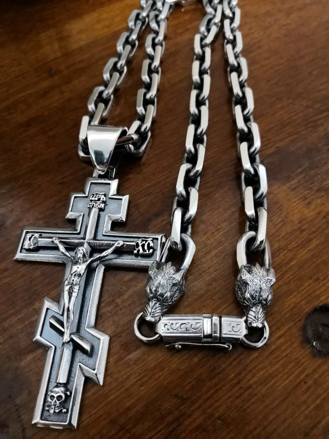 Серебряные цепочки и крестики мужские