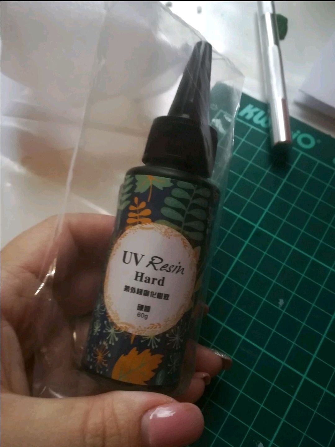 Уф смола для творчества. УФ смола мастер класс. UV Resin. UF смола Хабаровск. Виски из УФ смолы.