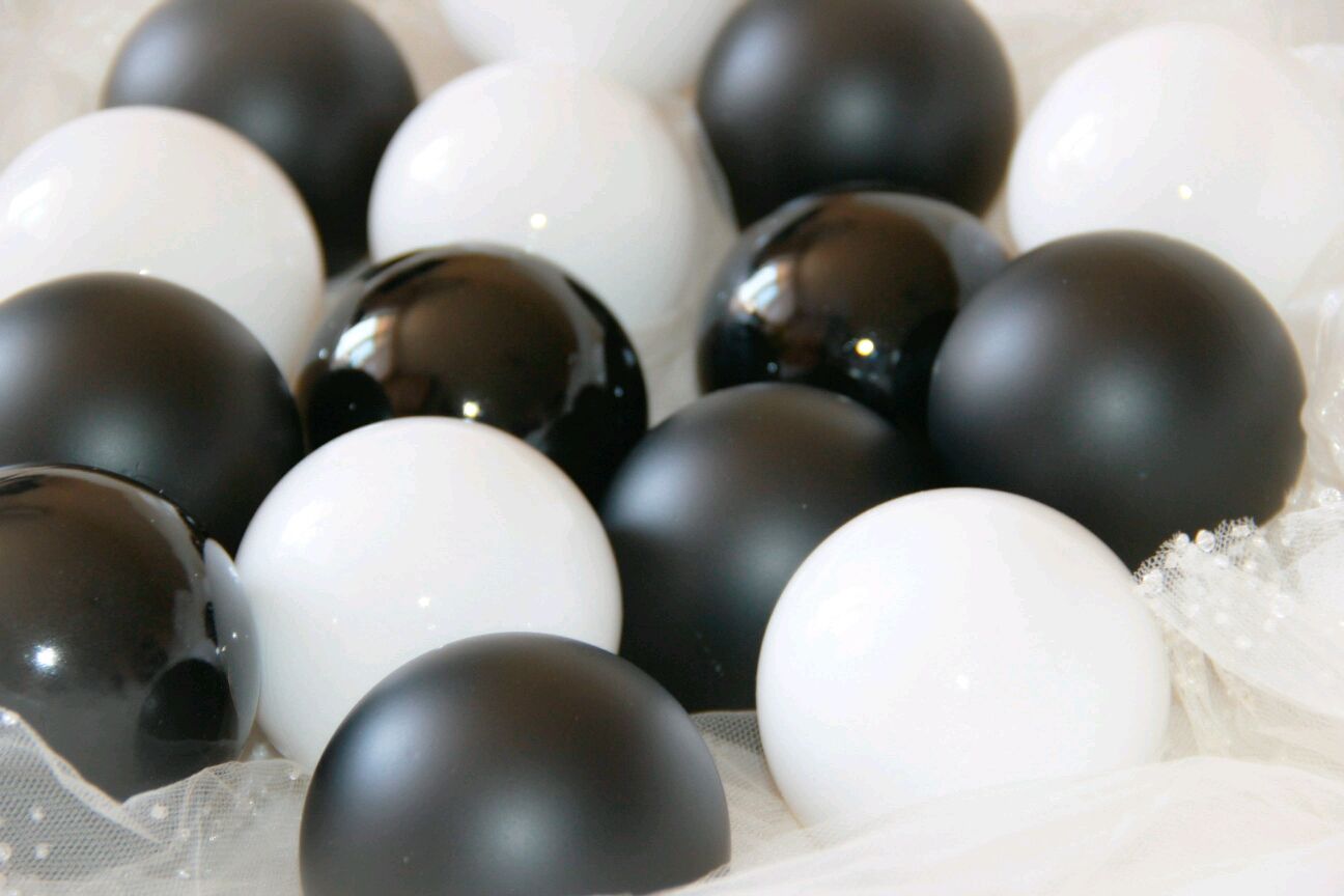 Черные и белые шары
