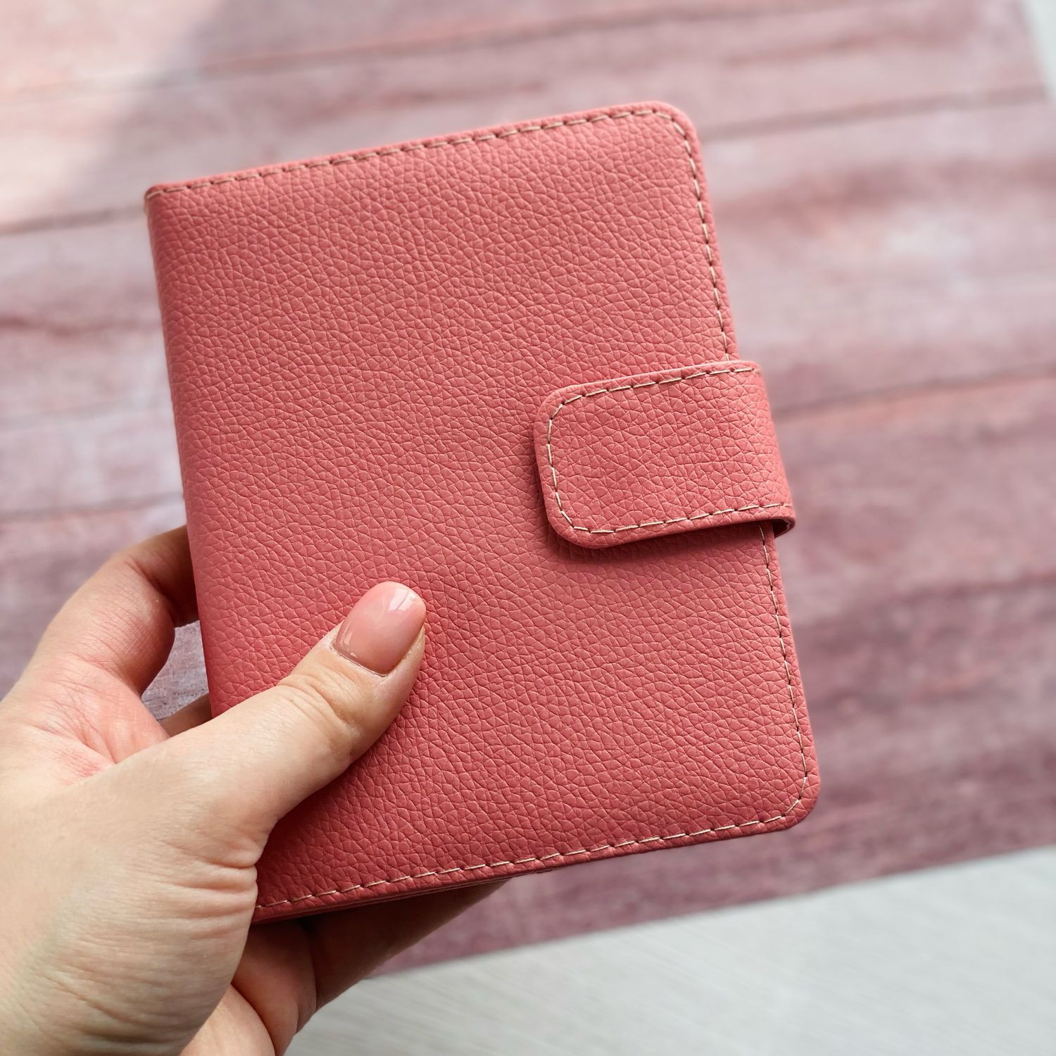 обложка на паспорт рыжая кожа. обложки на паспорт из кожзама двухцветные. обложки из экокожи. обложки из экокожи. обложки из экокожи.