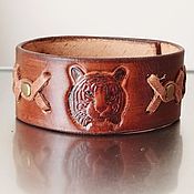 Men's leather bracelet with cross and stainless steel clasp