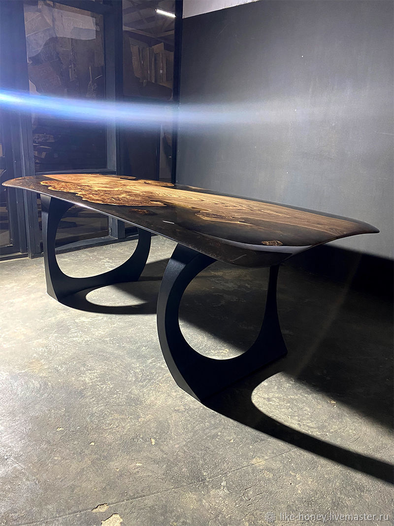 Эксклюзивная мебель на заказ из дерева и металла