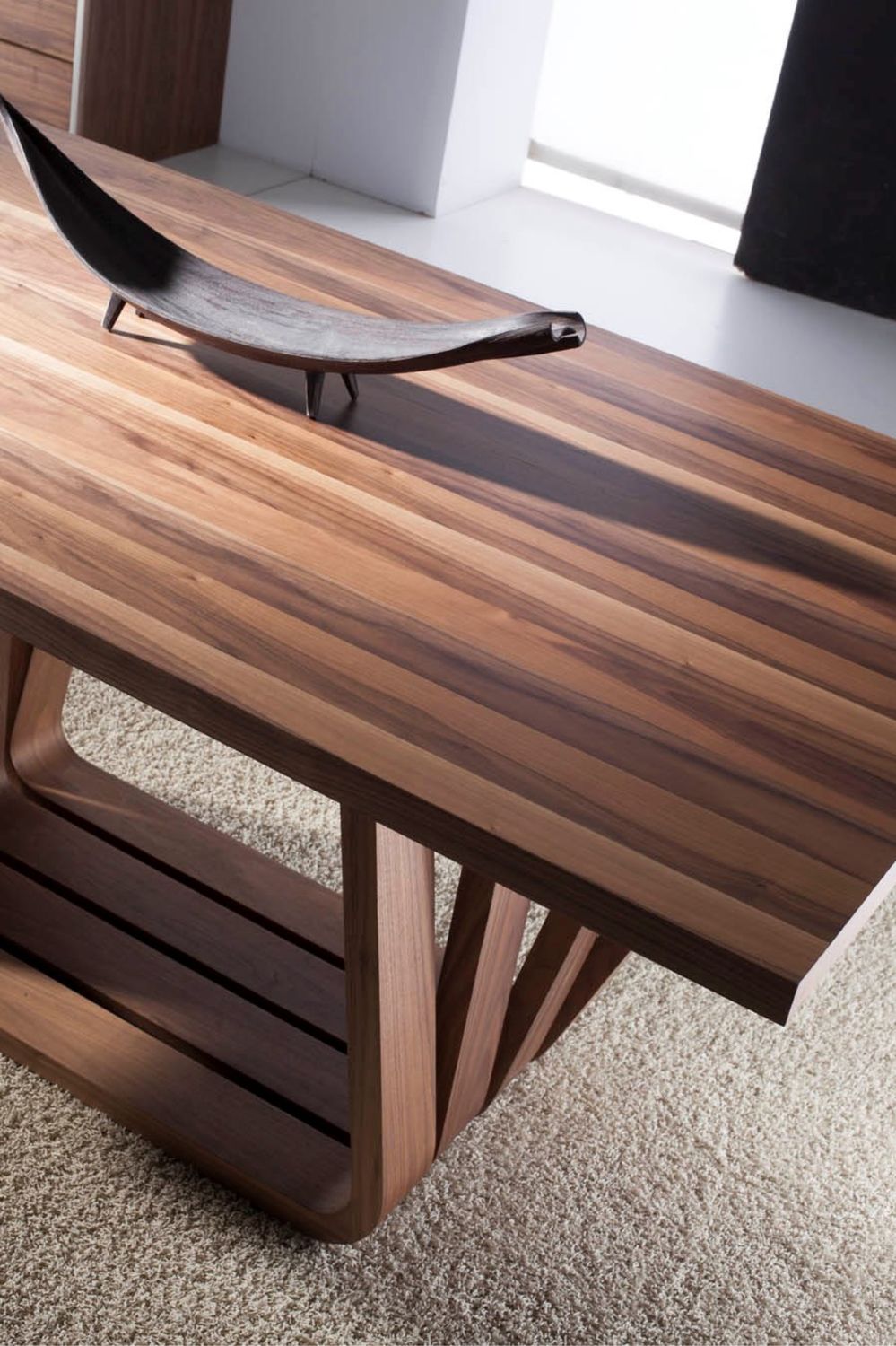 Дизайнерские столы из массива