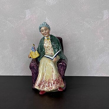 Винтаж ручной работы. Ярмарка Мастеров - ручная работа Винтаж: Статуэтка Royal Doulton HN2942 Бабушка-коллекционер. Handmade.