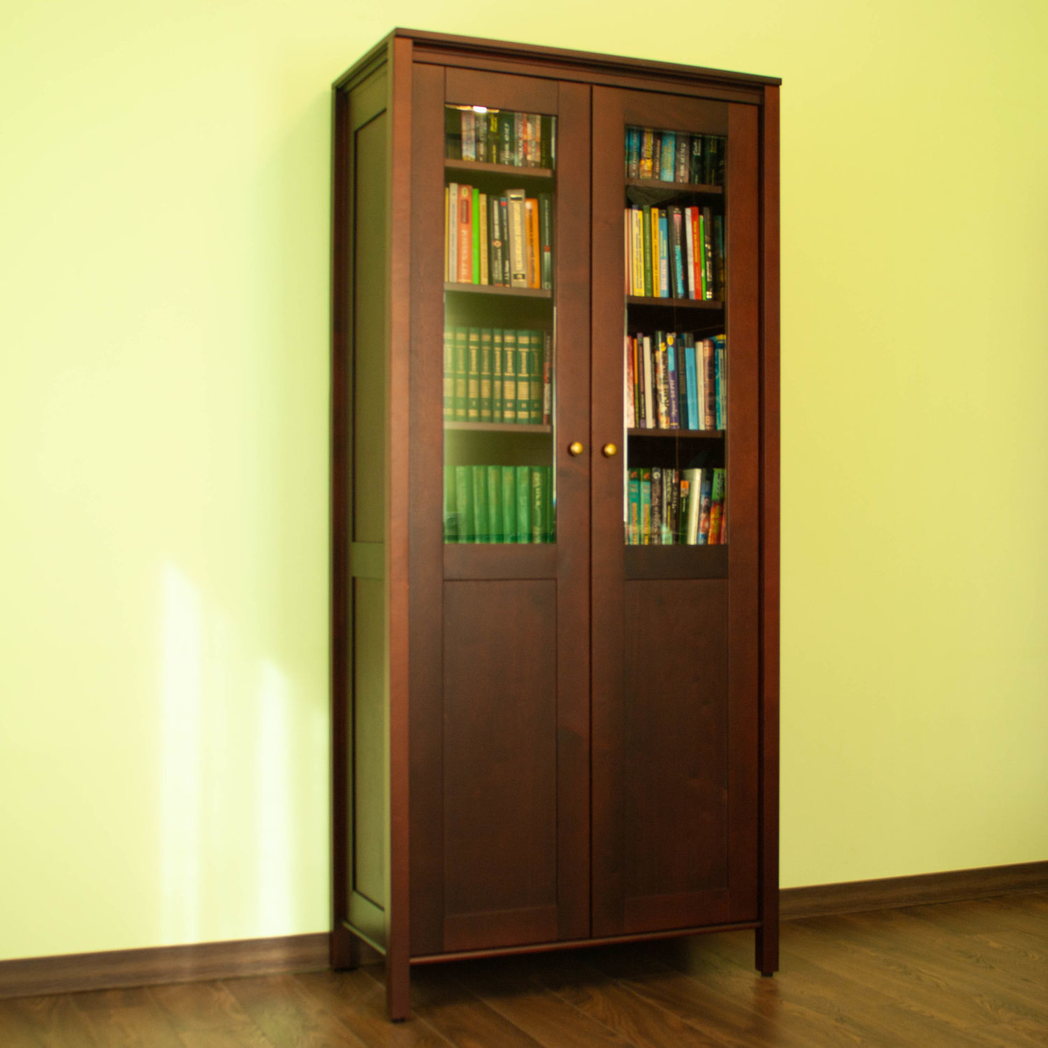 Книжный шкаф в виде домика