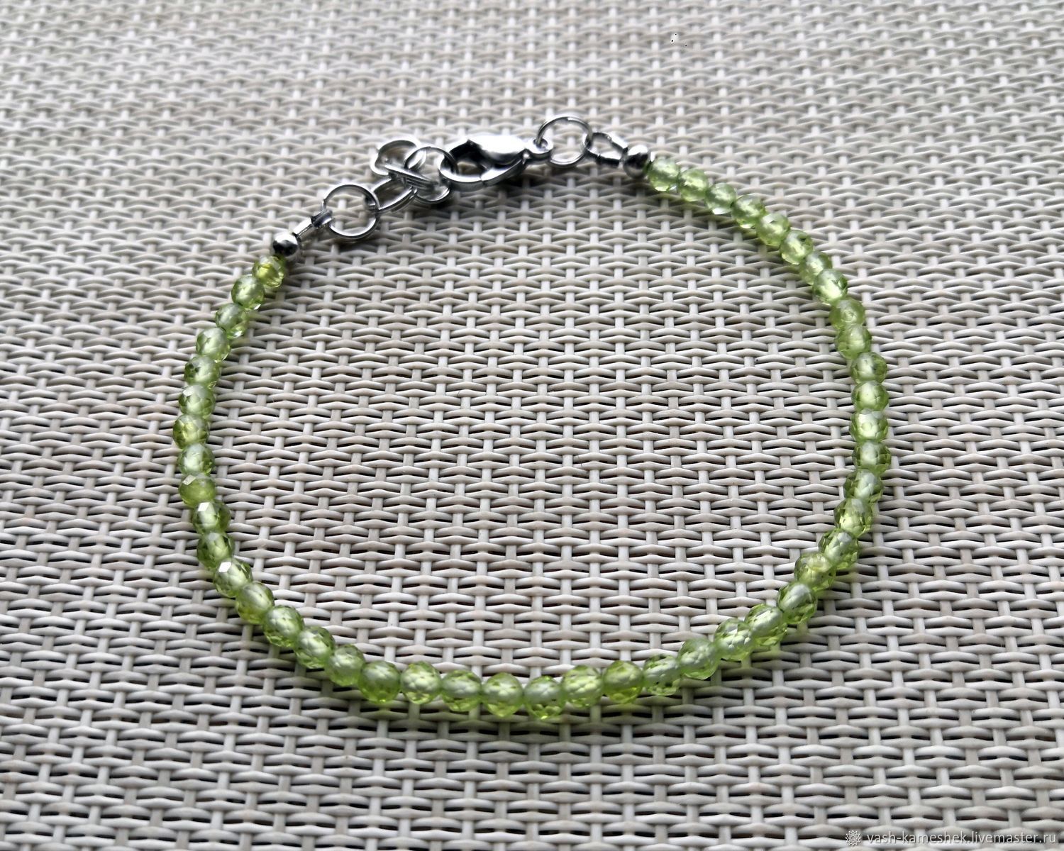 Браслет из бусин хризолита купить в интернет-магазине Ярмарка Мастеров ...