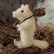 Интерьерная вязаная кукла Крыса. Миссис Крис Усач