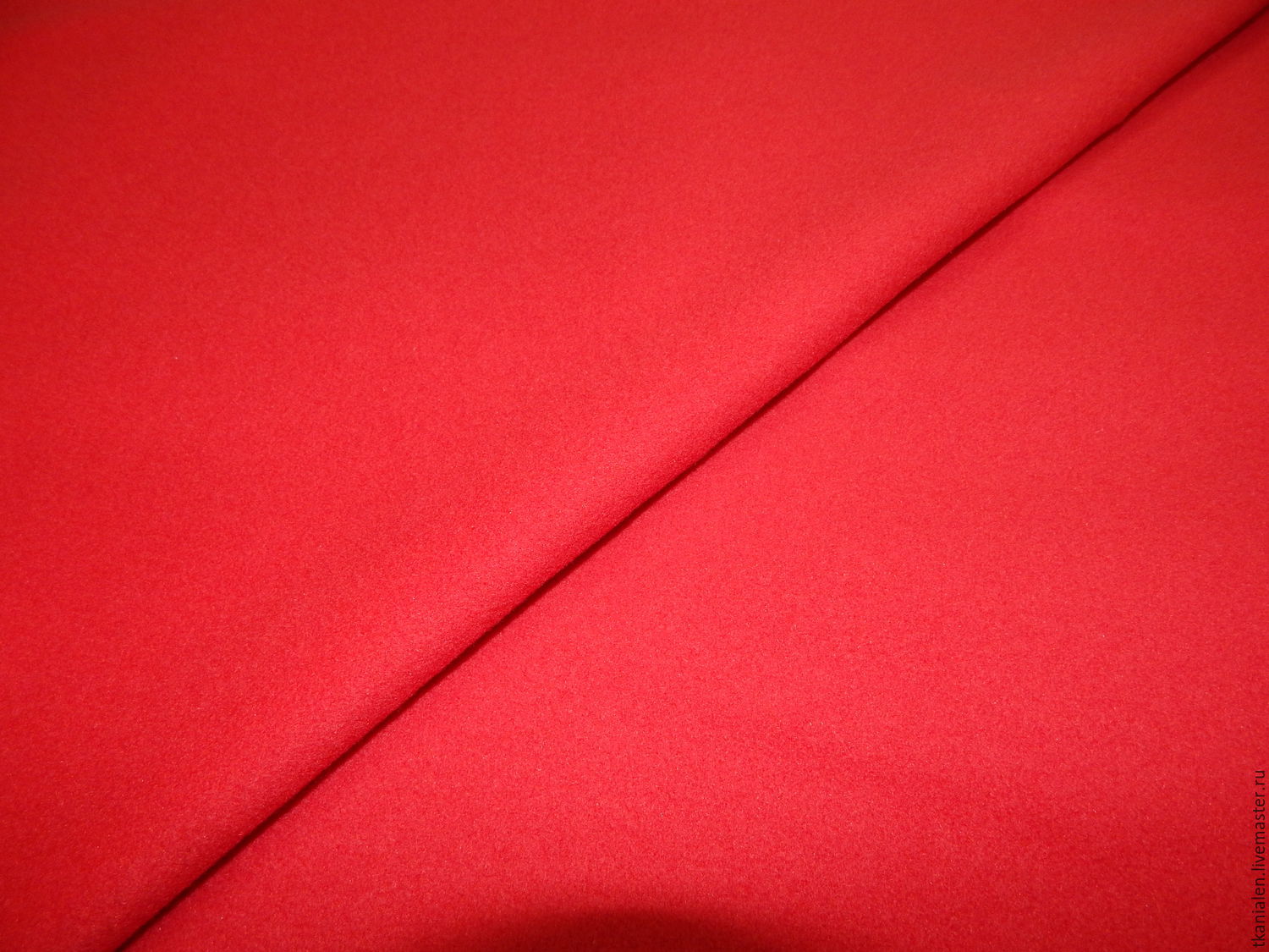 Хлопок красный купить. Ткань пальтовая красная. Красная ткань. Красное сукно. Красный материал ткань.