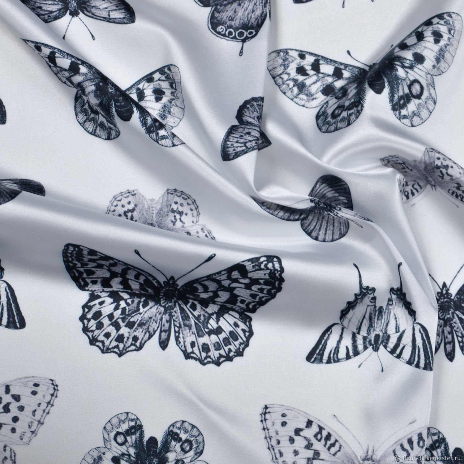 Ткань с бабочками