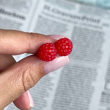 Украшения ручной работы. Ярмарка Мастеров - ручная работа Серьги-пусеты малина ручной работы из полимерной глины. Handmade.