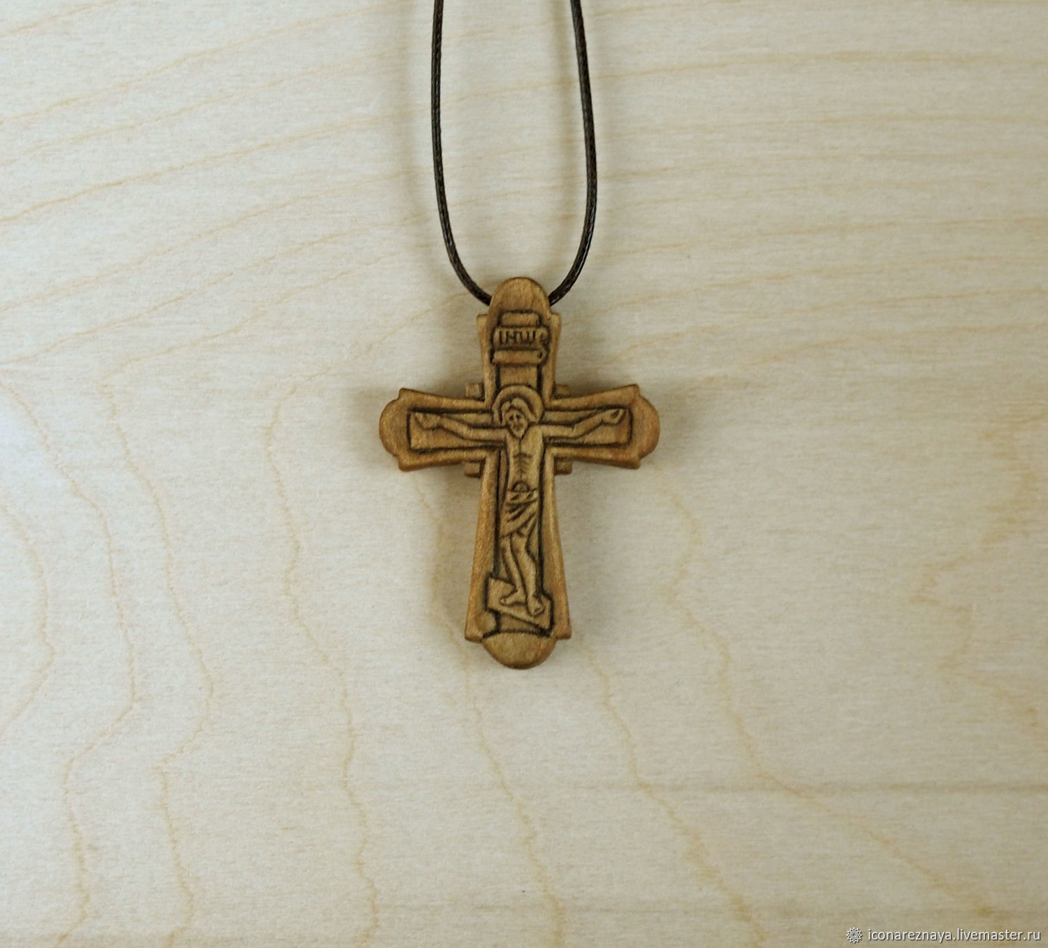 Православные нательные деревянные. Крест наперсный деревянный. Кипарисовый нательный крестик. Нательный крест из дерева. Крестик православный деревянный.