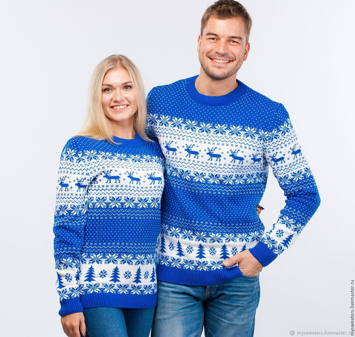 Кто эти люди в синих свитерах. Новогодний свитер. Свитер с оленями. Новогодний свитер синий. Свитер с оленями синий.