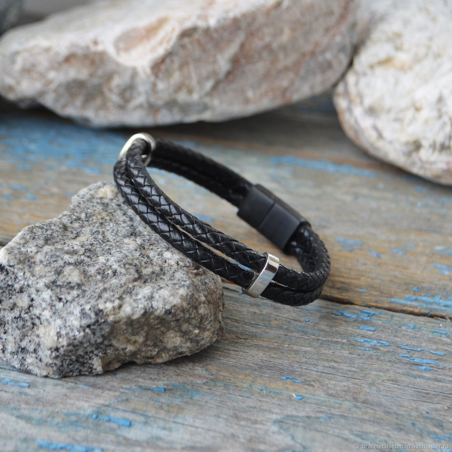 Браслет-шнурок: мужской кожаный черный браслет в интернет-магазине ЯрмаркаМастеров по цене 1317.5 ₽ – TGQ90RU