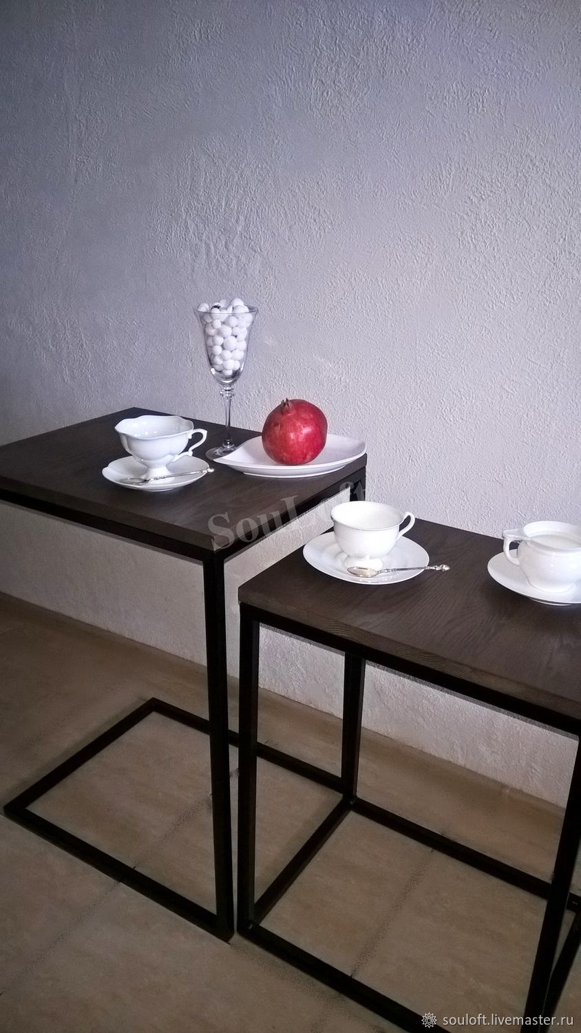 Придиванный столик лофт
