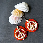 Earrings from beads and beads 