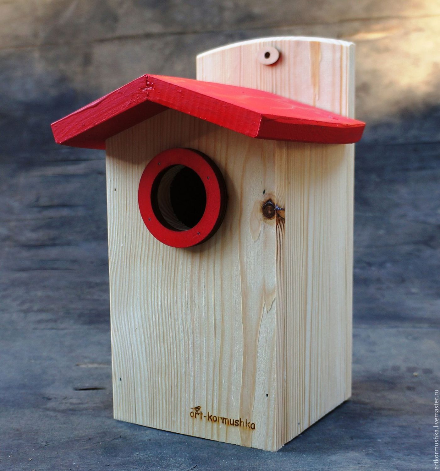 Birdhouse for the birds - cozy house for starlings
