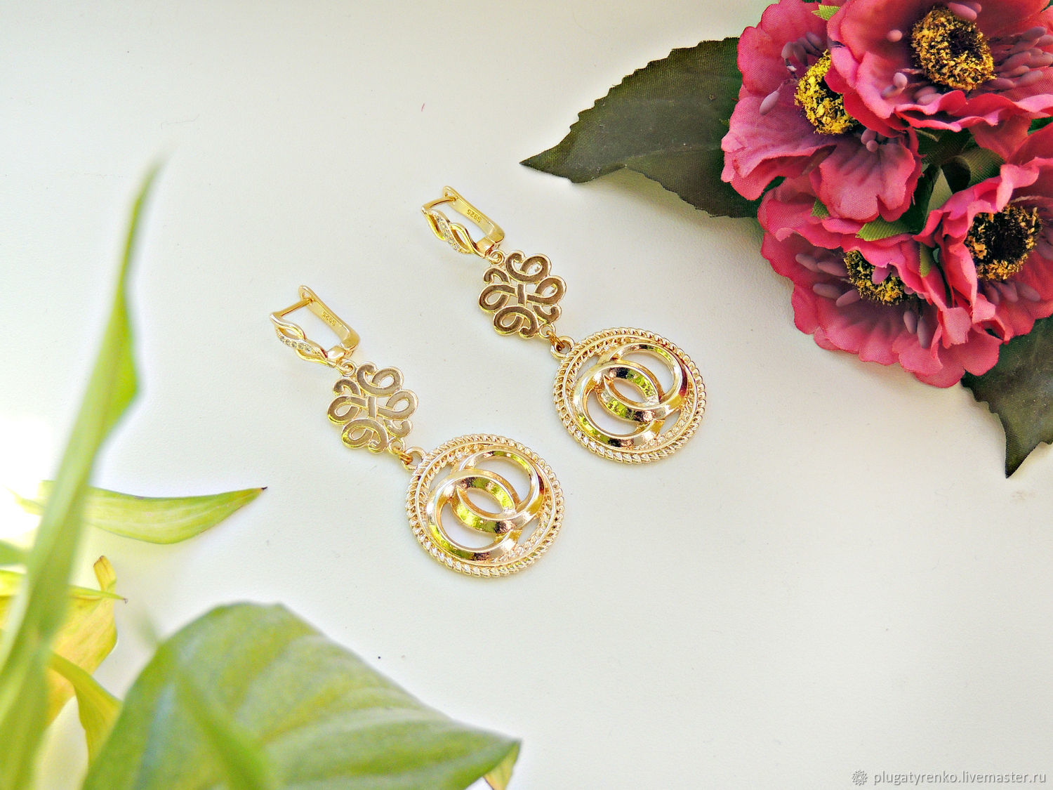 Chanel классические сережки ref. Серьги в стиле шанель. Серьги в классическом стиле. Серьги клипсы шанель оригинал 29155. Серьги шанель с жемчугом.