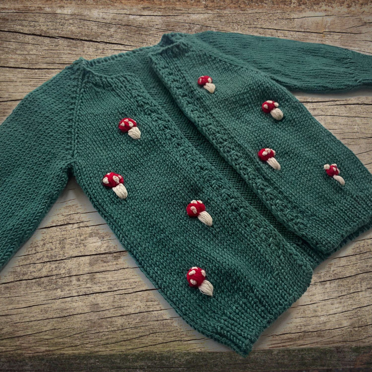 Вязаный детский кардиган с вышивкой "Мухоморы", меринос в интернет ...