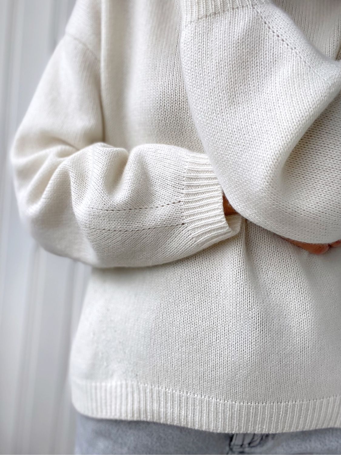 Белый кашемировый свитер