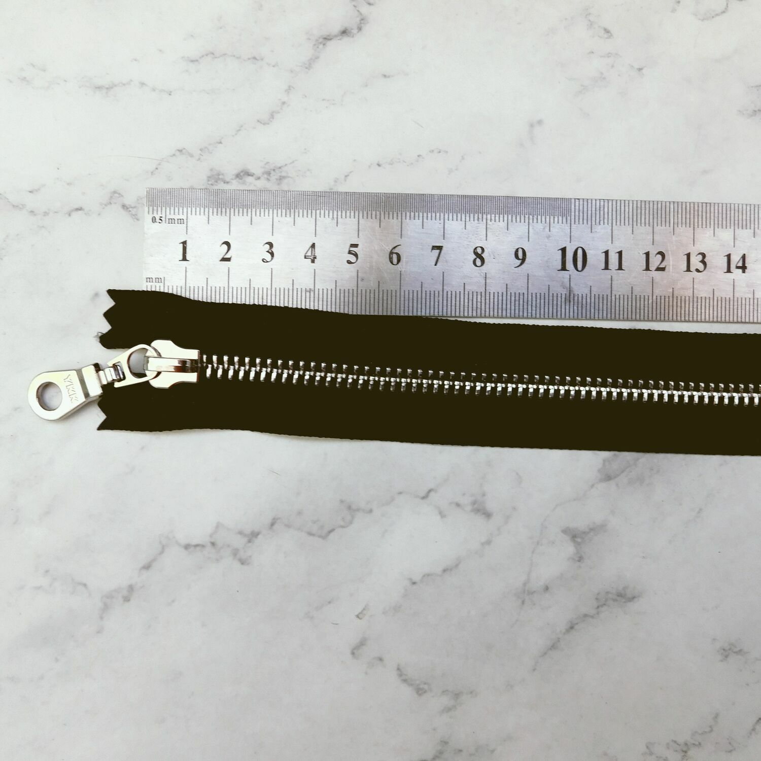 Молния YKK #5 с бегунком никель, цвет черный, 30см, тип 1 купить в ...