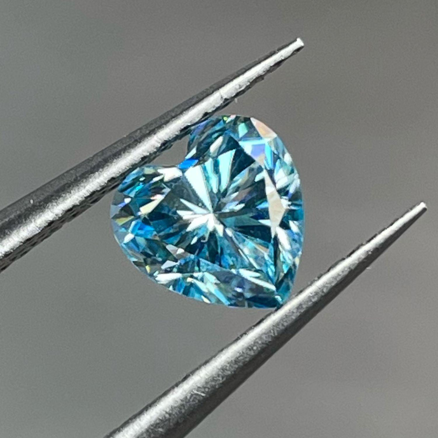 Муассанит голубой бриллиант 1 ct купить в интернет-магазине ЯрмаркаМастеров по цене 6000 ₽ – TDNM8RU
