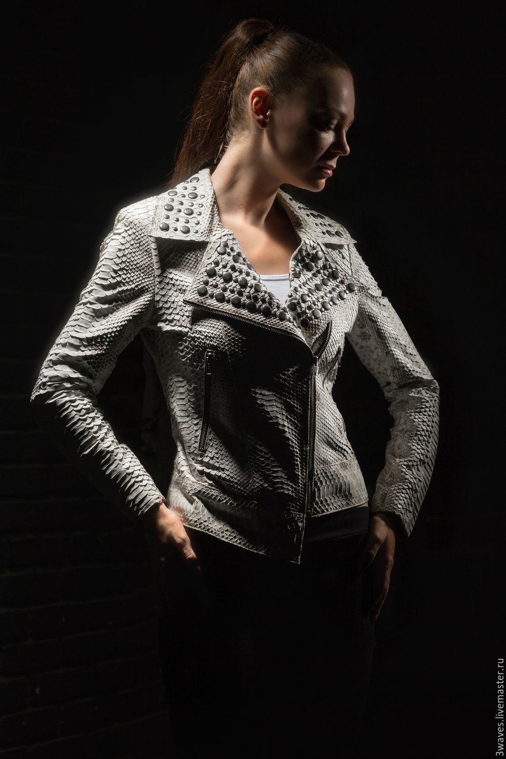 Платье из кожи питона