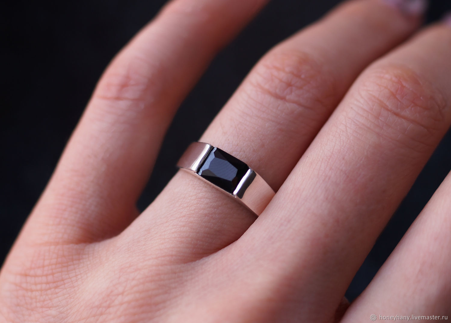 Серебряное кольцо-печатка с черным фианитом, унисекс в интернет-магазине Ярмарка Мастеров по цене 4165 ₽ – PWAB6RU