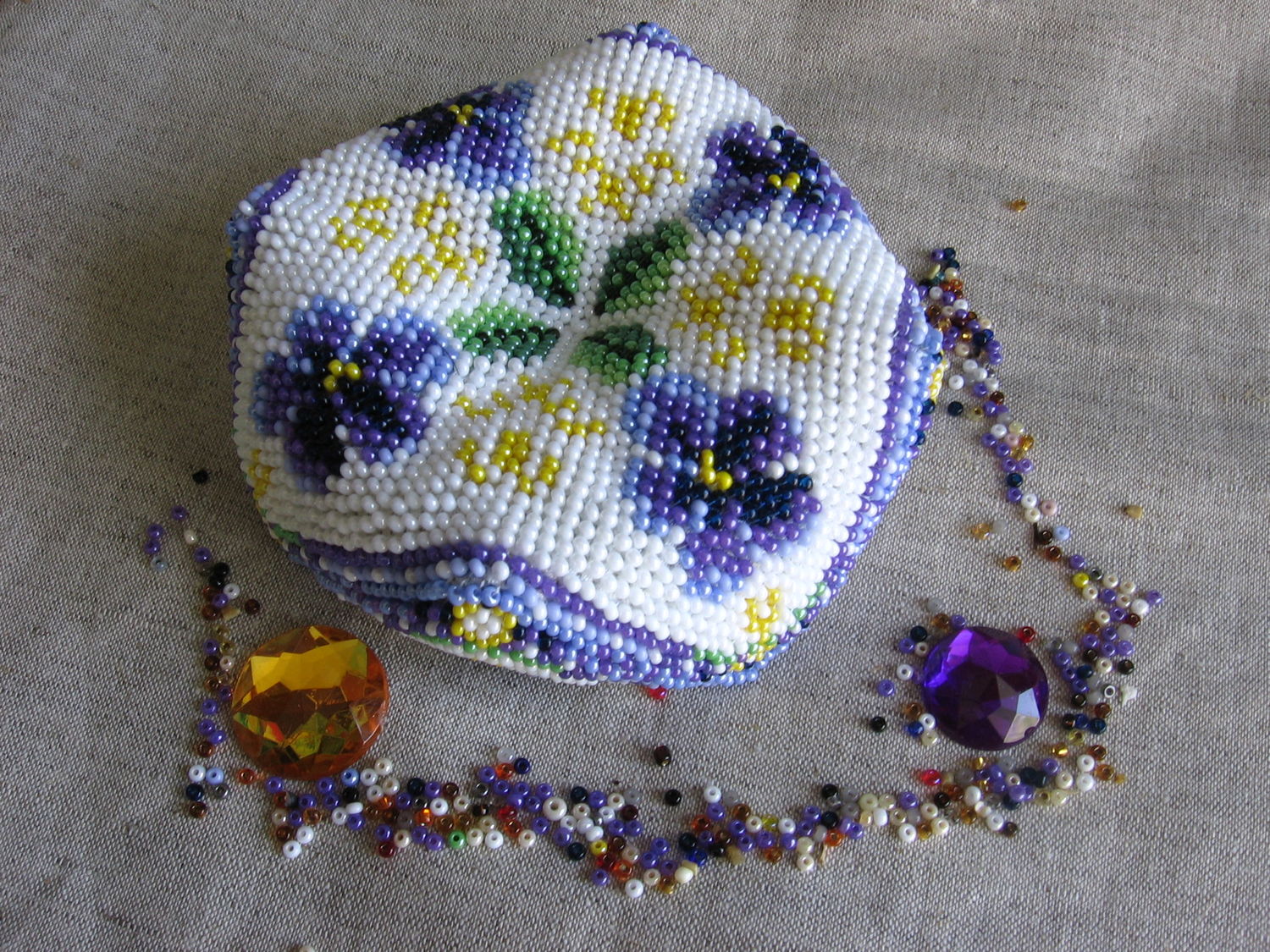 Бискорнюшка игольница
