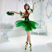Куклы и игрушки ручной работы. Ярмарка Мастеров - ручная работа Muñeca bailarina de tela verde Esmeralda regalo de año nuevo. Handmade.