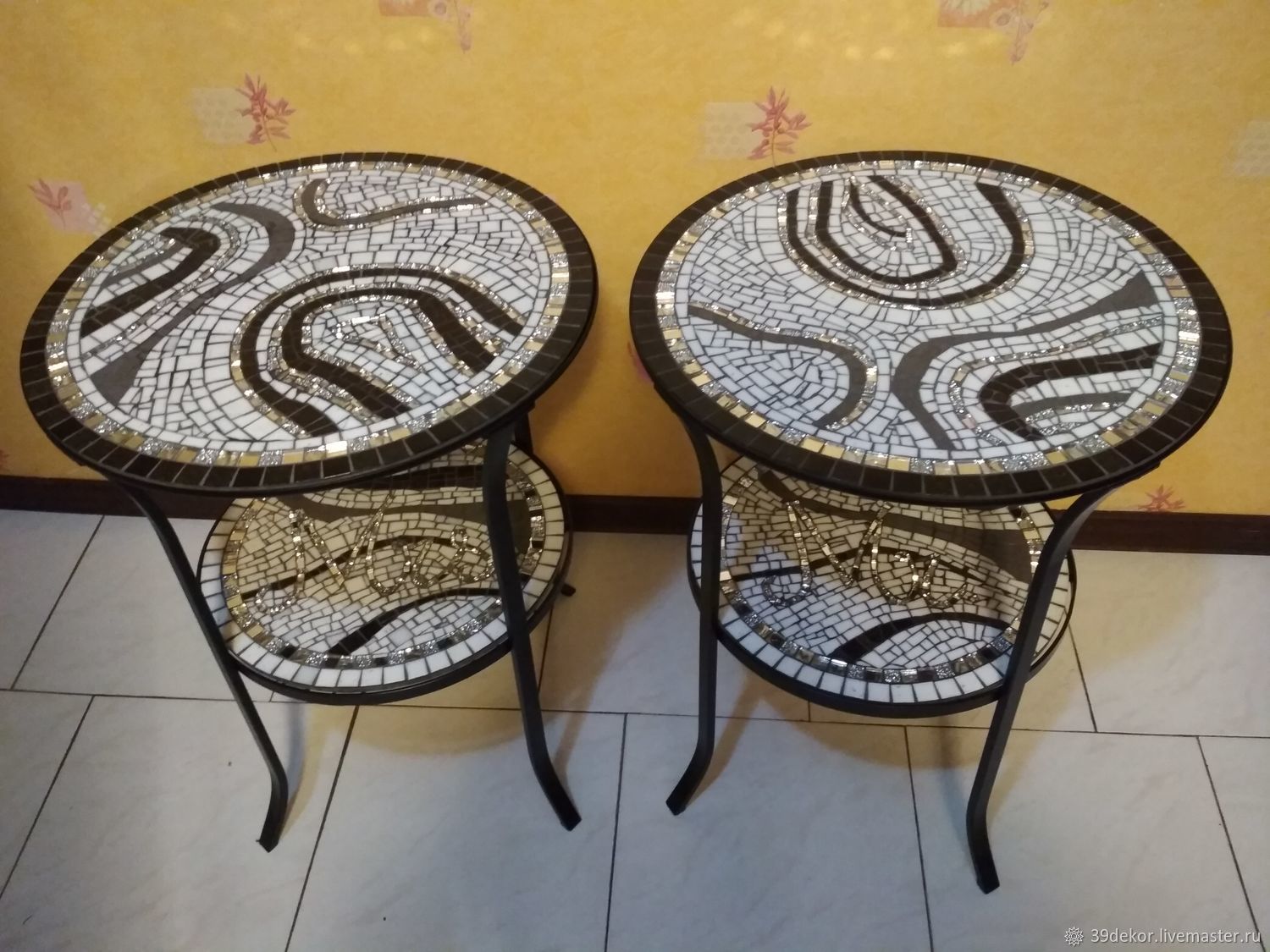 кованые столы с мозаикой