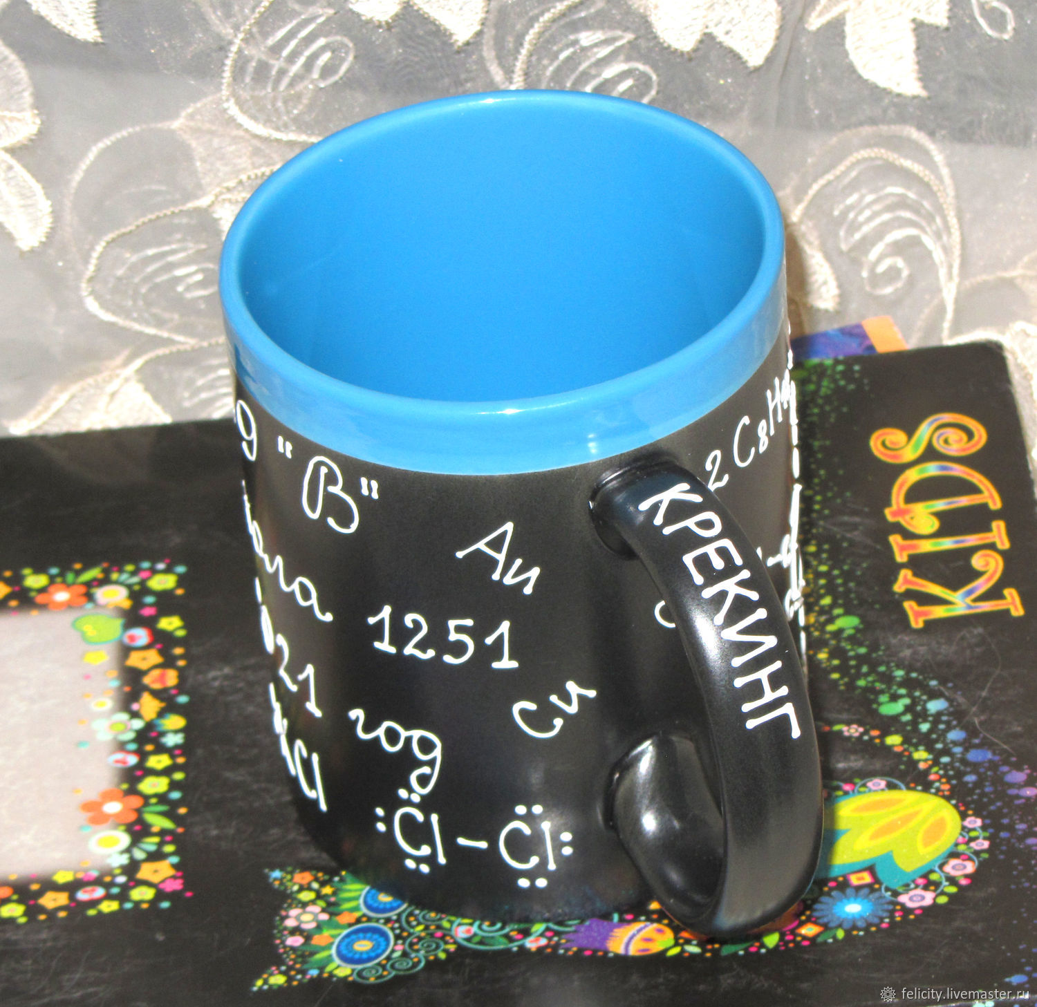 Подарок учителю химии на день учителя. Подарок химику. Кружка учителю химии. Подарок учителю химии. Подарок на день учителя из шоколада.