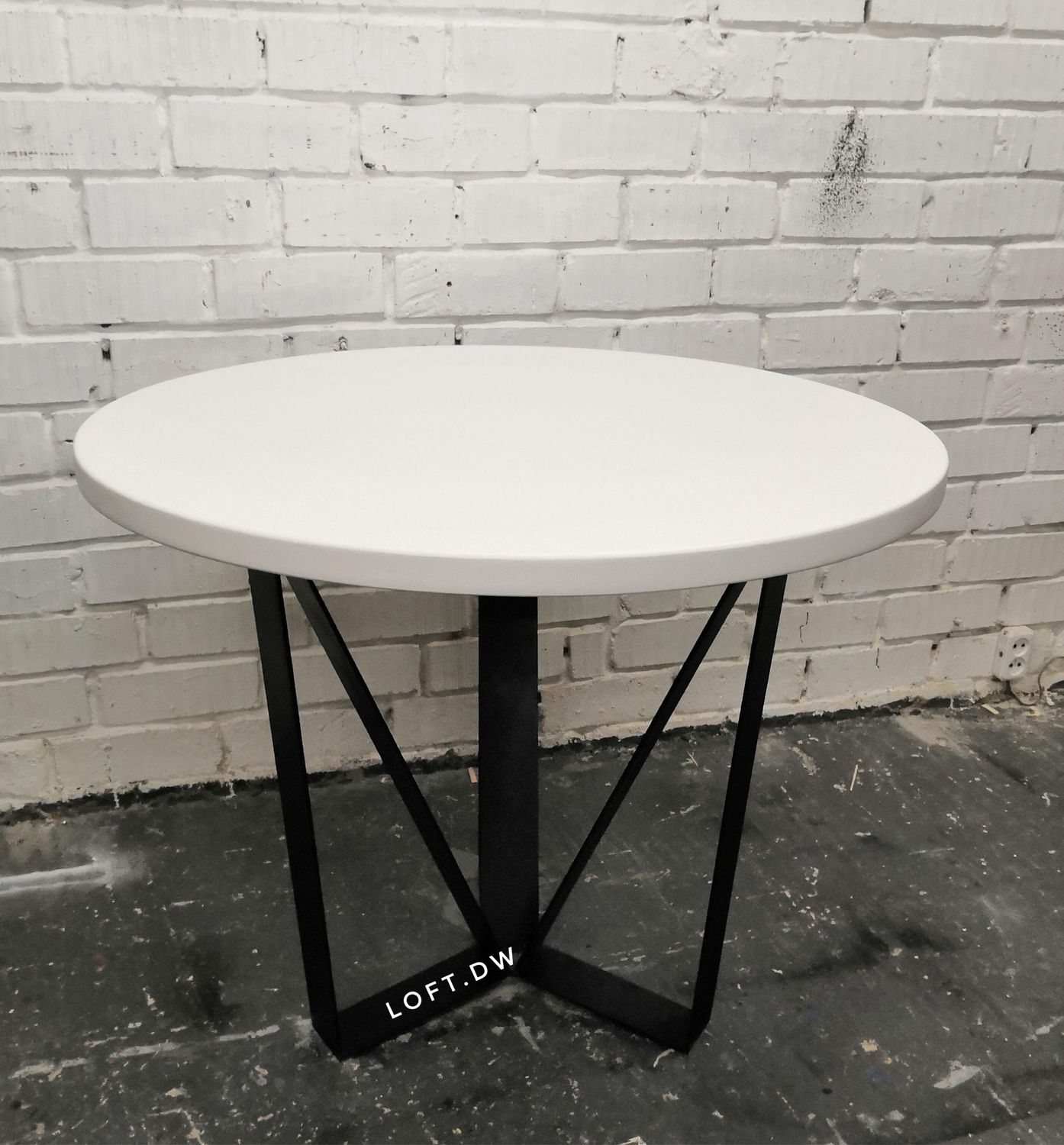 Круглый стол amclassic aim dining table. Круглый стол в стиле лофт. Стол столовый стиль лофт r43-134. Круглый стол лофт (столешница дуб, основание металл) r43-632. Круглый стол на 80 лофт.