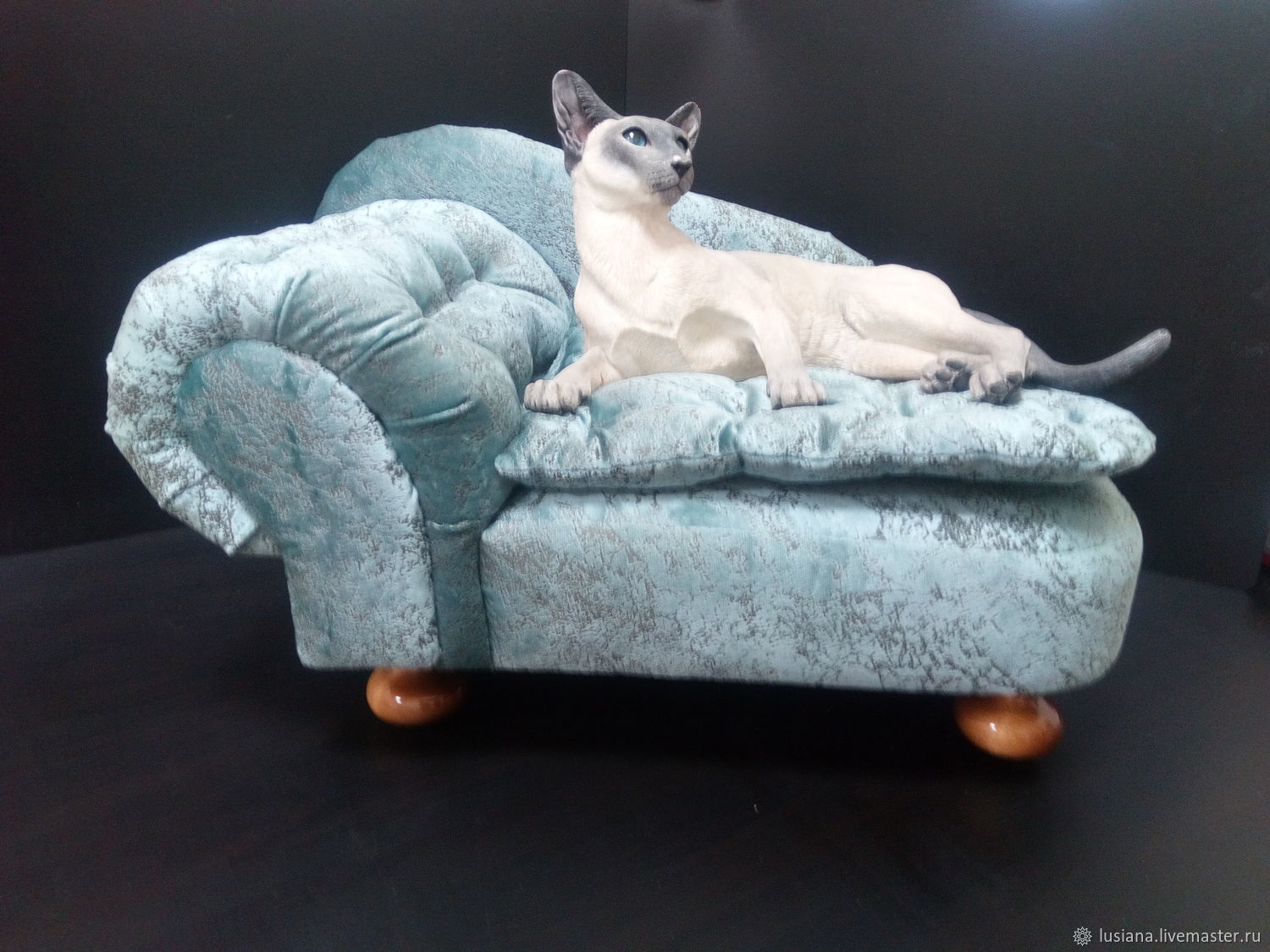 Кошачий диван